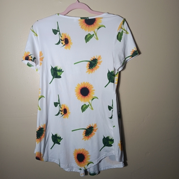 Sunflower printed round neckline shortsleeve maternity top. Size small. - Picture 4 of 4